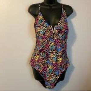 White birch women’s one piece swimsuit.  Size 2X.‎   New.